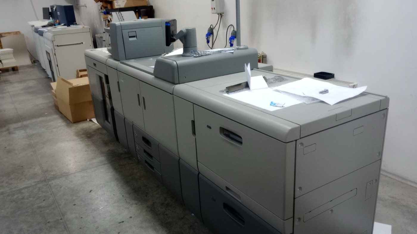Ricoh Pro8420 — изглед отблизо на подаващата система